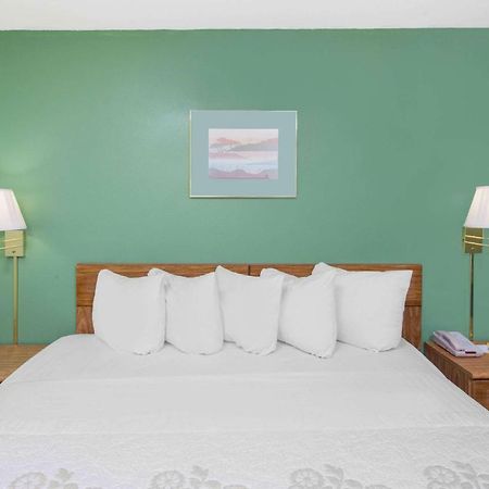 Days Inn By Wyndham Mountain Grove Εξωτερικό φωτογραφία