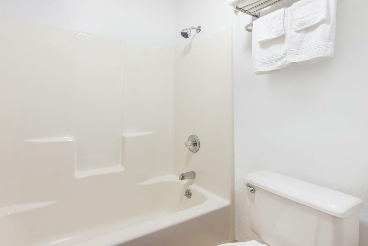 Days Inn By Wyndham Mountain Grove Εξωτερικό φωτογραφία